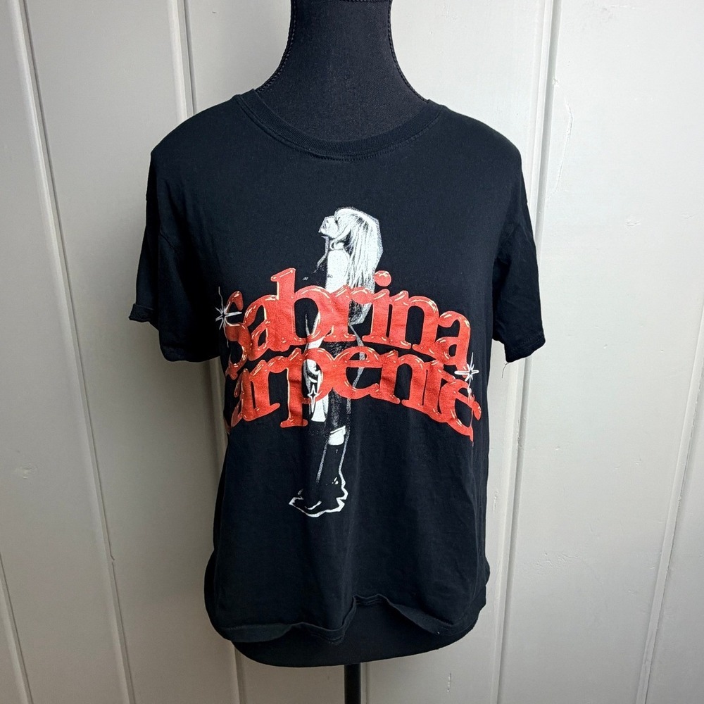 Sabrina Carpenter Black Graphic T-Shirt Red Puff Print Concert Merch Small